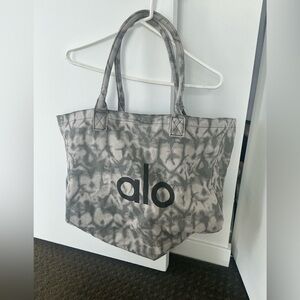 ALO Yoga Abstract Black and Gray Tote